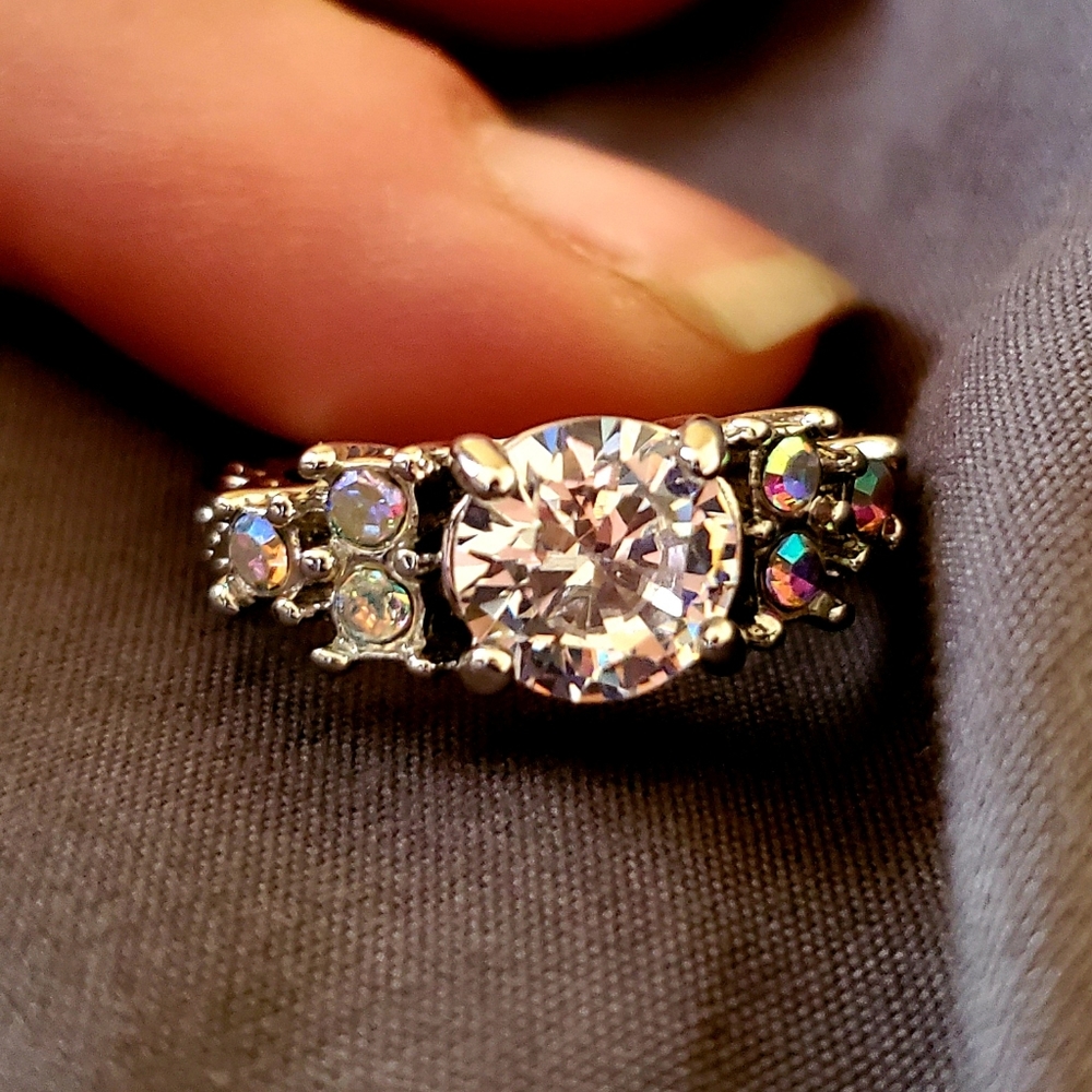 New Amazing White Sapphire & Aurora Borealis White Gold Ring.